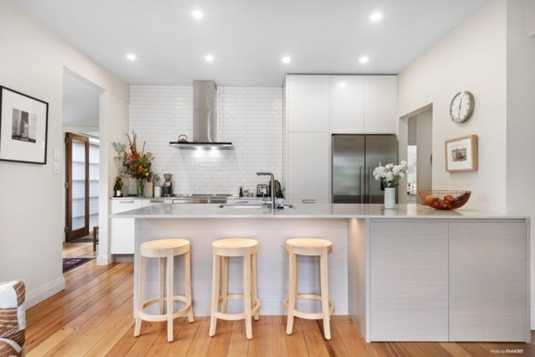 Photo of property in 87 Clyde Street, Island Bay, Wellington, 6023