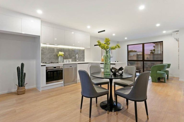 Photo of property in 1d Valron Road, Te Atatu South, Auckland, 0602