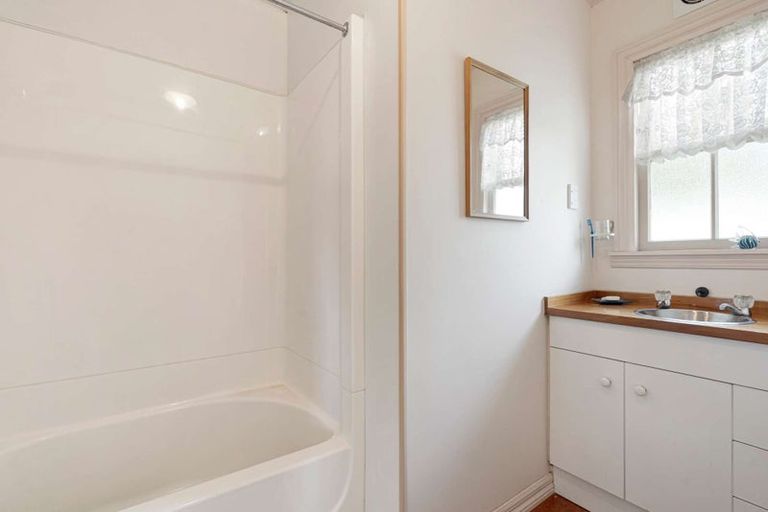 Photo of property in 5 Mcleod Road, South Head, Helensville, 0874