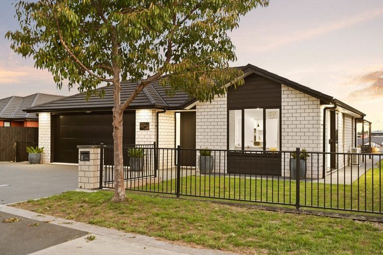 Photo of property in 8 Kukari Close, Flagstaff, Hamilton, 3210