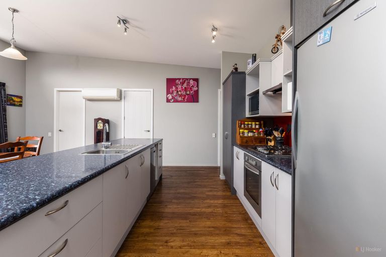 Photo of property in 84 Timaru Road, Waimate, 7924