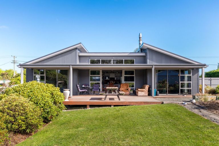 Photo of property in 84 Timaru Road, Waimate, 7924