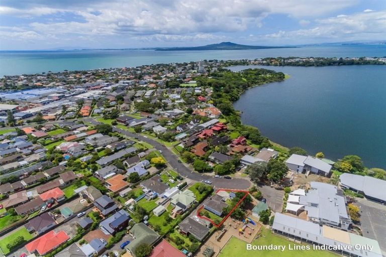 Photo of property in 23 Otakau Road, Milford, Auckland, 0620