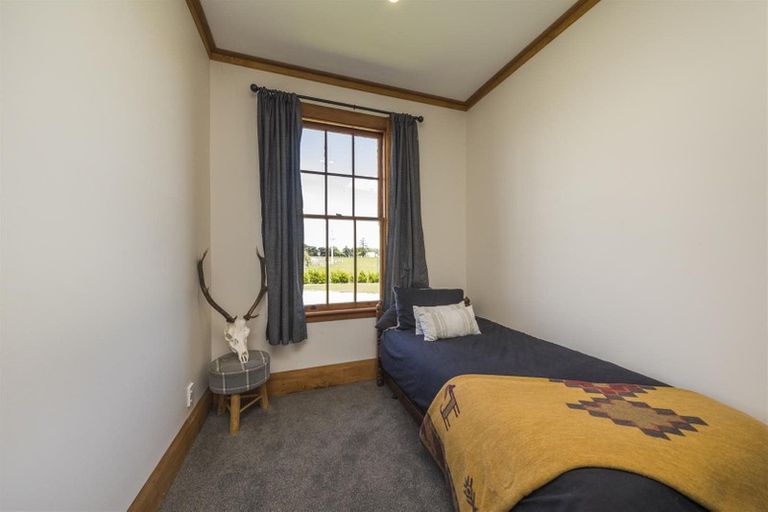 Photo of property in 628 Parewanui Road, Bulls, 4894