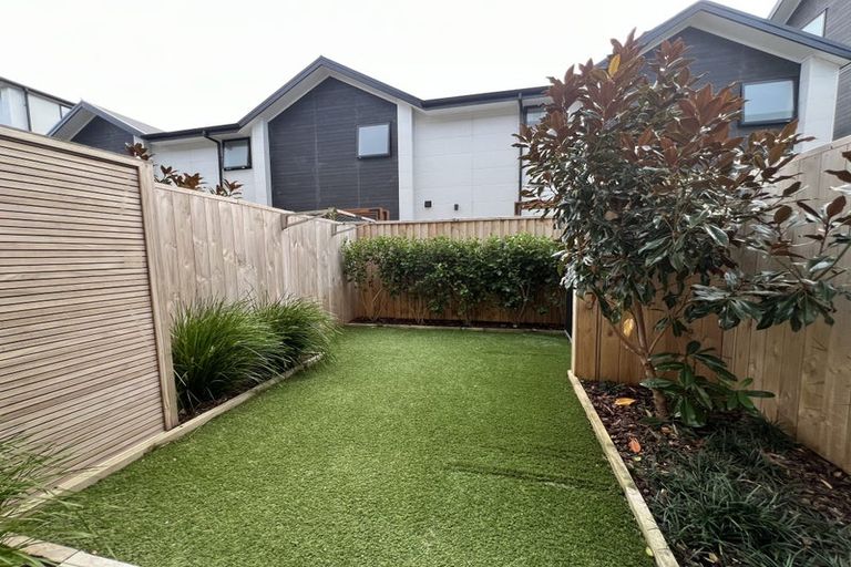 Photo of property in 4/22 Yeovil Road, Te Atatu Peninsula, Auckland, 0610