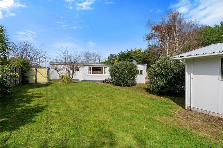 Photo of property in 674 Waikawa Beach Road, Waikawa Beach, Levin, 5573