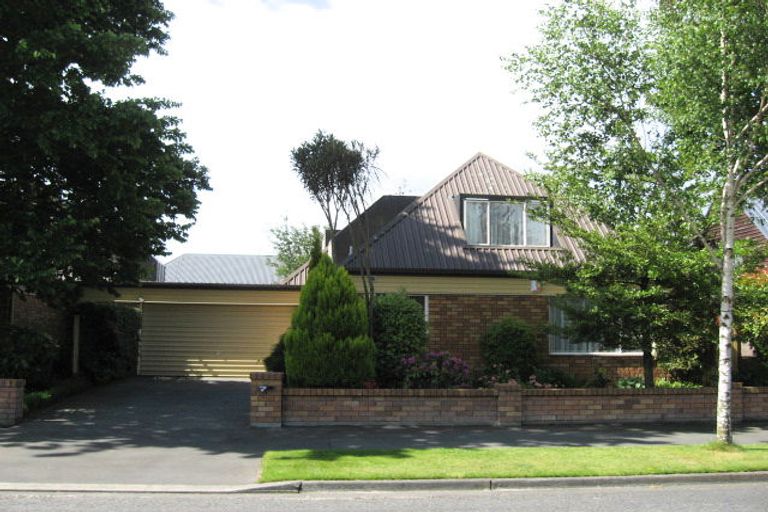 Photo of property in 4 Kent Lodge Avenue, Avonhead, Christchurch, 8042