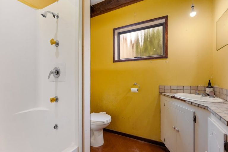Photo of property in 1099 Scenic Drive North, Swanson, Auckland, 0816