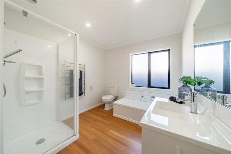 Photo of property in 34 Te Kaeaea Crescent, Wallaceville, Upper Hutt, 5018