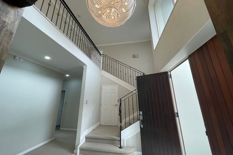 Photo of property in 32 Kaseng Place, East Tamaki Heights, Auckland, 2016