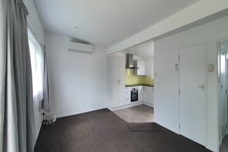 Photo of property in 4/176 Henderson Valley Road, Henderson, Auckland, 0612