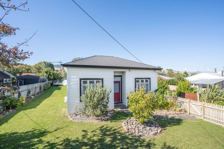 Photo of property in 12 Rata Street, Tokomaru, Palmerston North, 4474