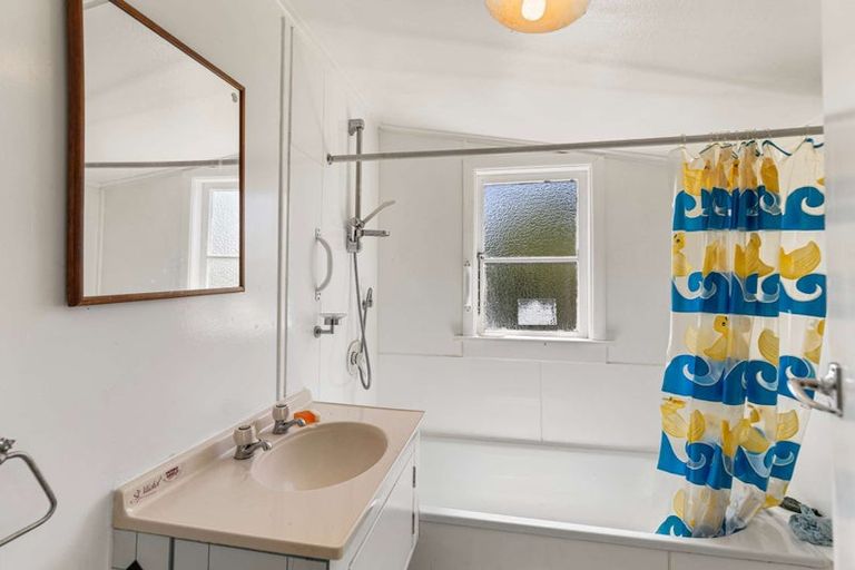 Photo of property in 10 Hussey Street, Waverley, 4510