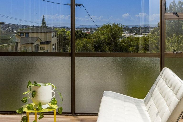 Photo of property in 70 Chivalry Road, Glenfield, Auckland, 0629