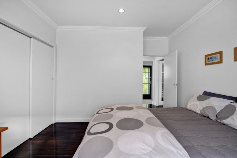 Photo of property in 290 Devon Street West, New Plymouth, 4310