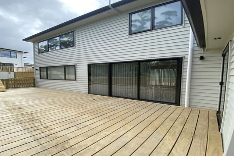 Photo of property in 30 Mettam Drive, Swanson, Auckland, 0614
