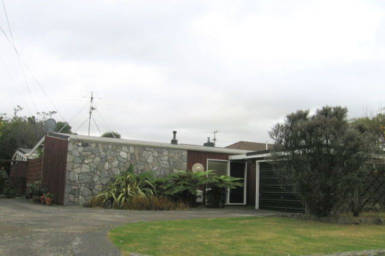 Photo of property in 22 Larsen Crescent, Tawa, Wellington, 5028