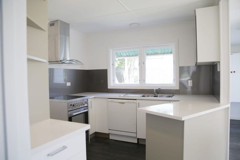 Photo of property in 1/15 Graham Road, Conifer Grove, Takanini, 2112