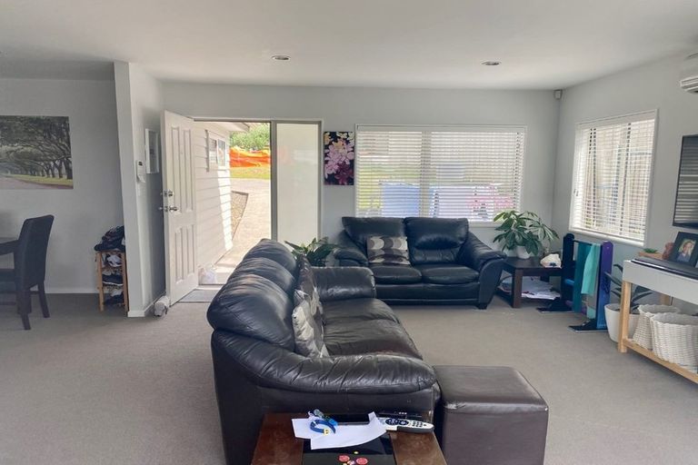 Photo of property in 18 Breenagh Place, Massey, Auckland, 0614