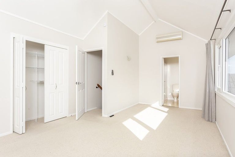 Photo of property in 2/6 Venus Place, Half Moon Bay, Auckland, 2012