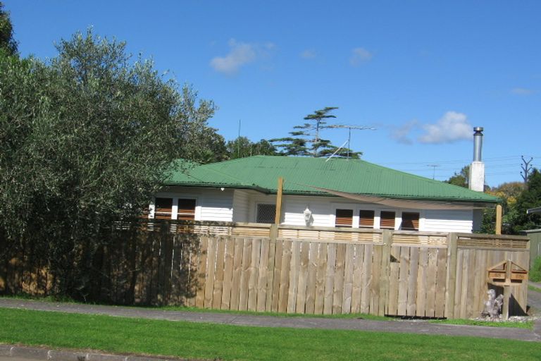 Photo of property in 2/68 Routley Drive, Glen Eden, Auckland, 0602