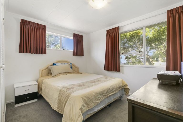 Photo of property in 25 Glennandrew Drive, Half Moon Bay, Auckland, 2012