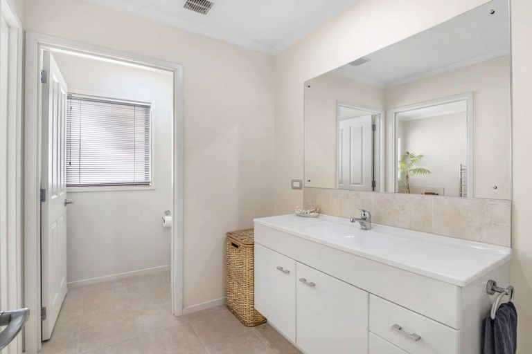 Photo of property in 9 Barry Curtis Place, Levin, 5510