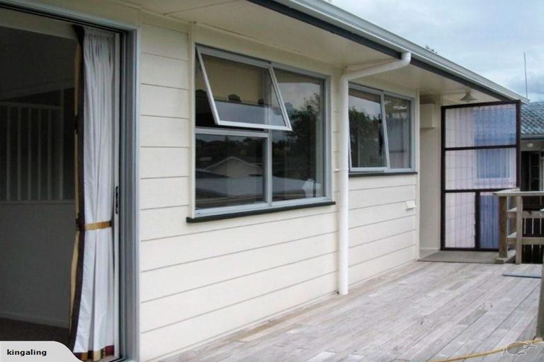 Photo of property in 91 Farquhar Road, Glendene, Auckland, 0602