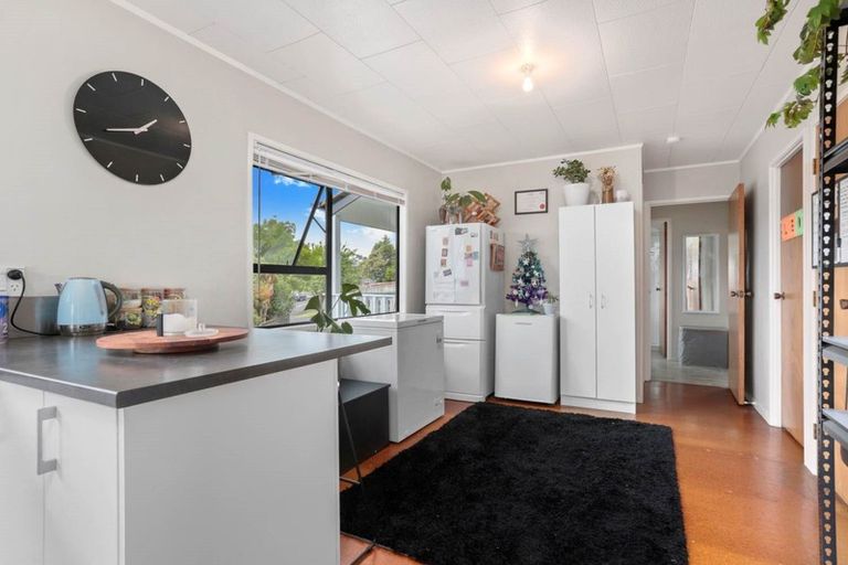 Photo of property in 21 Holmes Drive South, West Harbour, Auckland, 0618