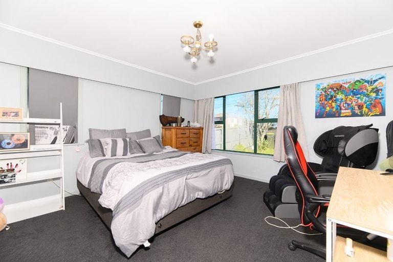 Photo of property in 9 Longburn Road, Henderson, Auckland, 0610