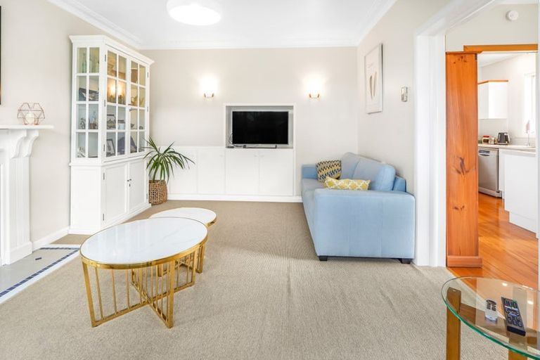 Photo of property in 67 Forest Lake Road, Forest Lake, Hamilton, 3200