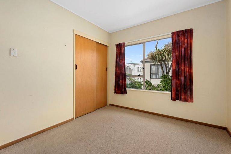 Photo of property in 8/218 Onepu Road, Lyall Bay, Wellington, 6022