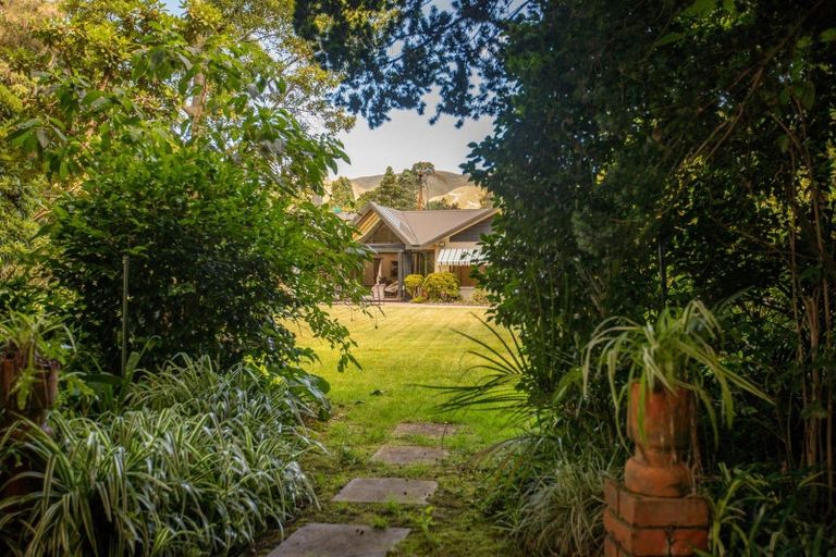 Photo of property in 459 Te Moana Road, Waikanae, 5036