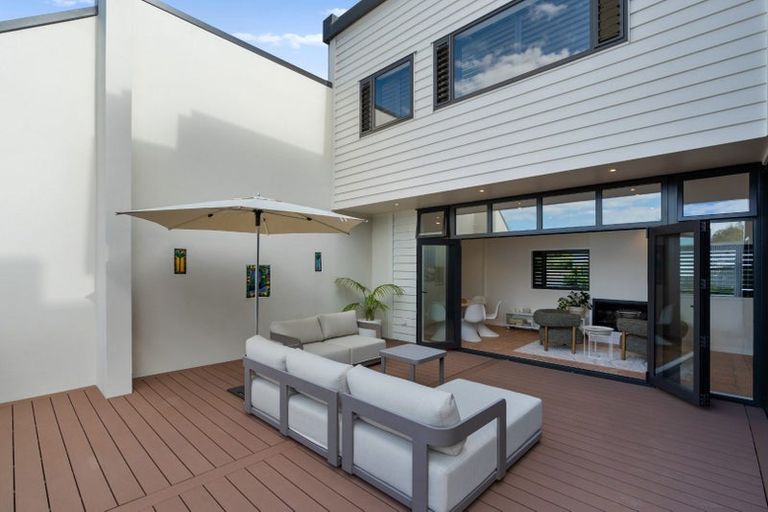 Photo of property in 14b Alfred Street, Northcote Point, Auckland, 0627