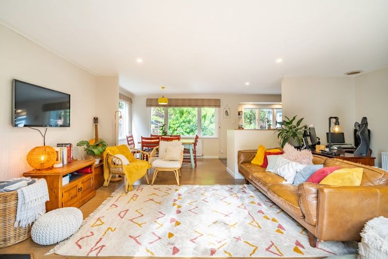 Photo of property in 49 Blue Mountains Road, Pinehaven, Upper Hutt, 5019