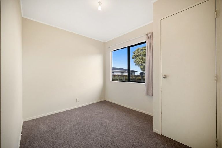 Photo of property in 2/31 Templeton Place, Clendon Park, Auckland, 2103