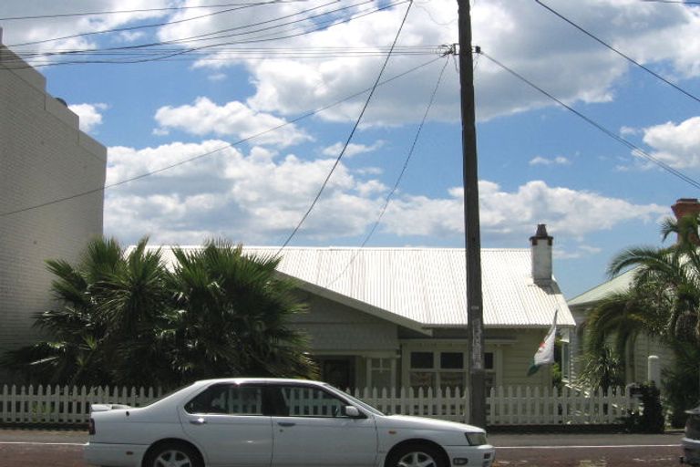 Photo of property in 84 Calliope Road, Stanley Point, Auckland, 0624