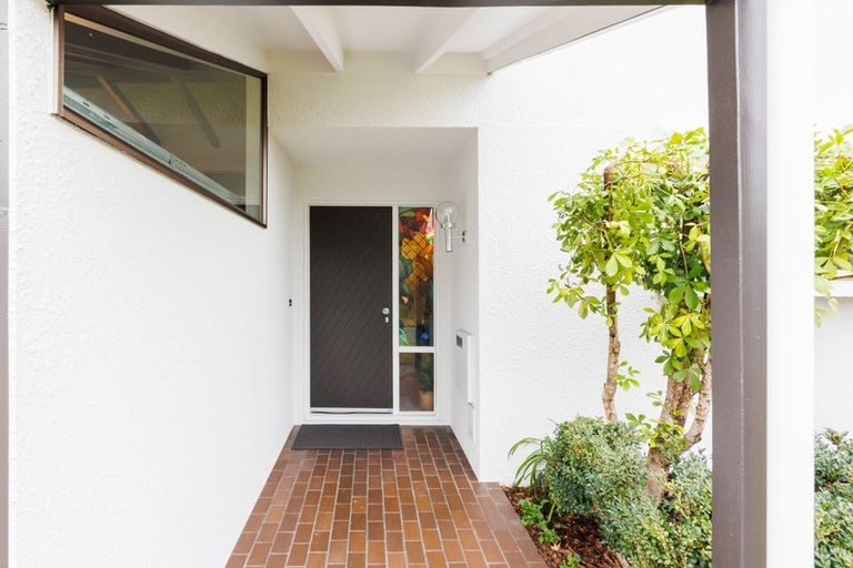 Photo of property in 25 Heathcote Place, Fitzherbert, Palmerston North, 4410