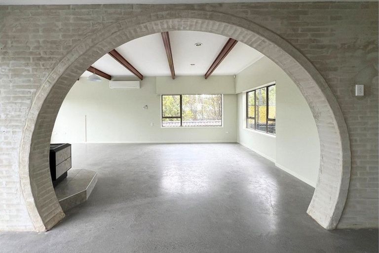 Photo of property in 1070 Scenic Drive North, Swanson, Auckland, 0816