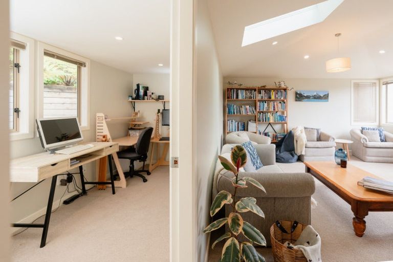 Photo of property in 23 Doris Gordon Crescent, Crofton Downs, Wellington, 6035