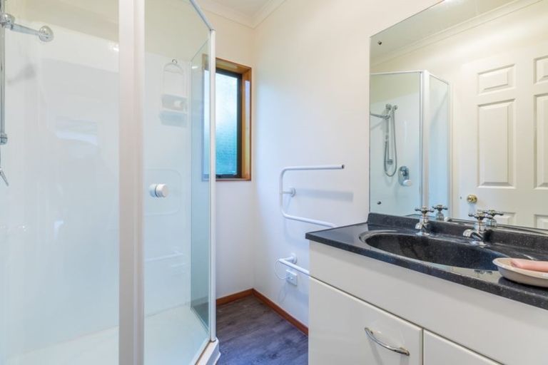 Photo of property in 47a Gatman Street, Birkdale, Auckland, 0626