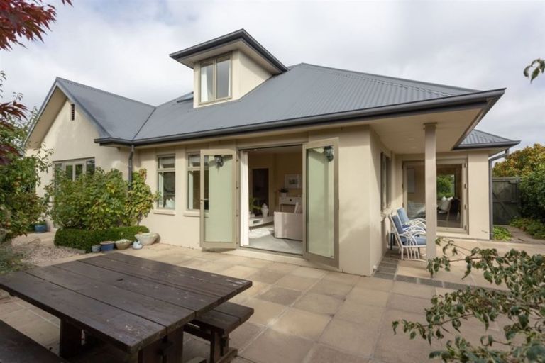 Photo of property in 71 Jeffreys Road, Fendalton, Christchurch, 8052