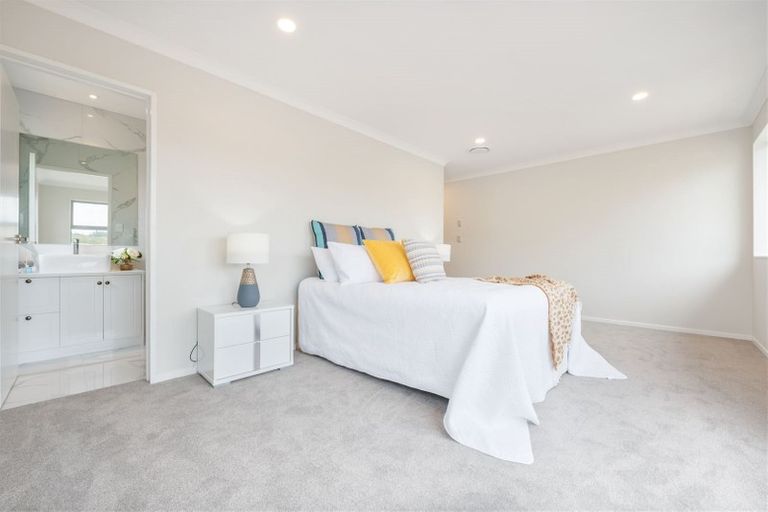 Photo of property in 3 Aklander Rise, Flat Bush, Auckland, 2019