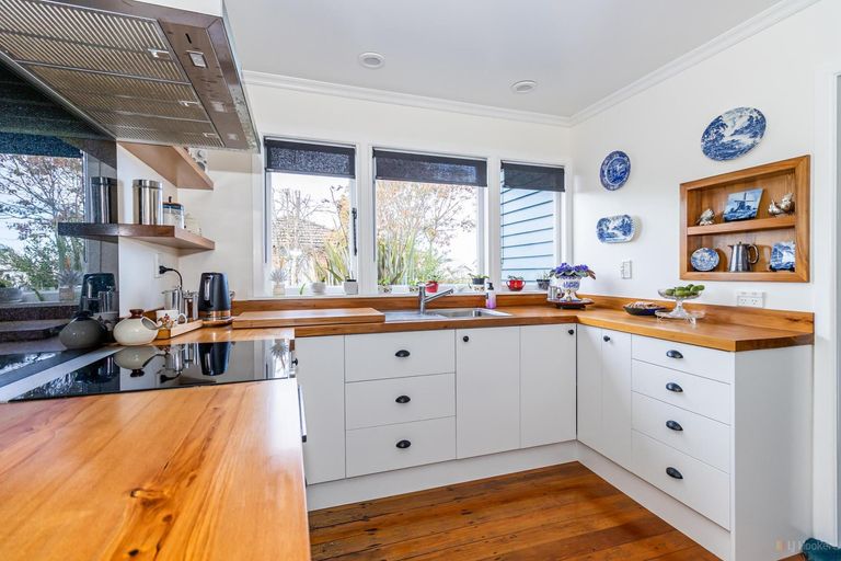 Photo of property in 12 Parsonage Road, Waimate, 7924