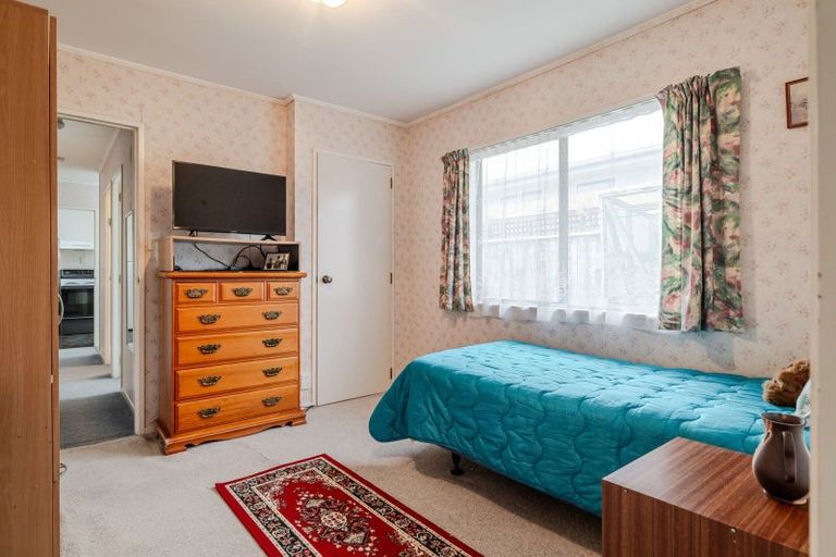 Photo of property in 1 Pinedale Parade, Milson, Palmerston North, 4414