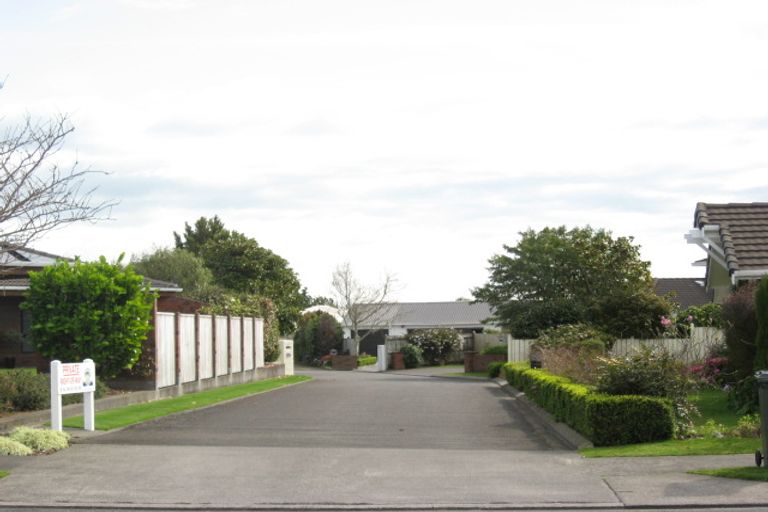 Photo of property in 10a Kinross Drive, Merrilands, New Plymouth, 4312