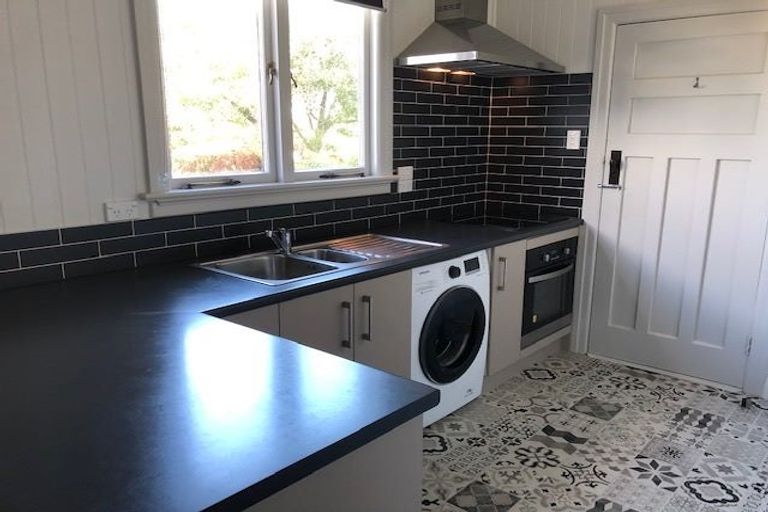 Photo of property in 16 Edgecumbe Road, Tauranga, 3110