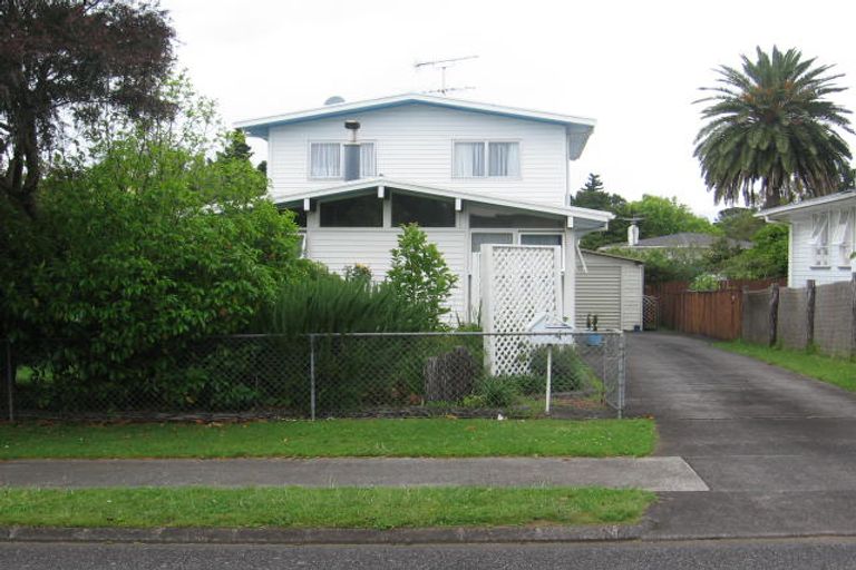 Photo of property in 4 De Thiery Place, Pakuranga Heights, Auckland, 2010