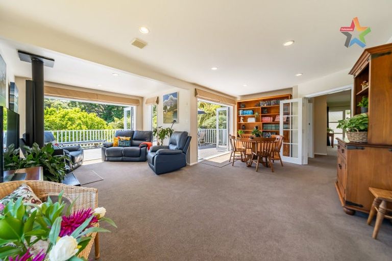 Photo of property in 14 Te Whiti Grove, Korokoro, Lower Hutt, 5012