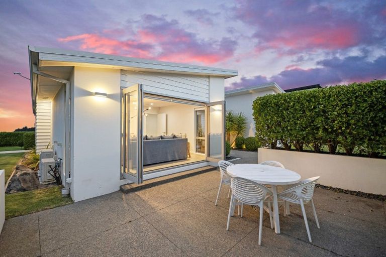 Photo of property in 12 Parkridge Place, Mount Pleasant, Christchurch, 8081